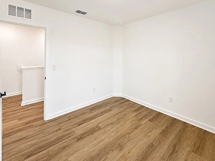 8672 Elmo Rd — Photo 31