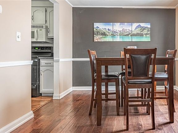 3rd image of 105 Greenwich Dr APT 1