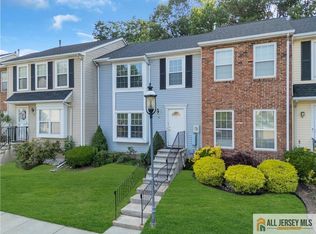 52 Lantern Ln, Sayreville, NJ