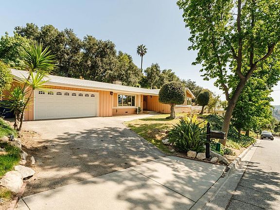 3rd image of 4520 El Prieto Rd