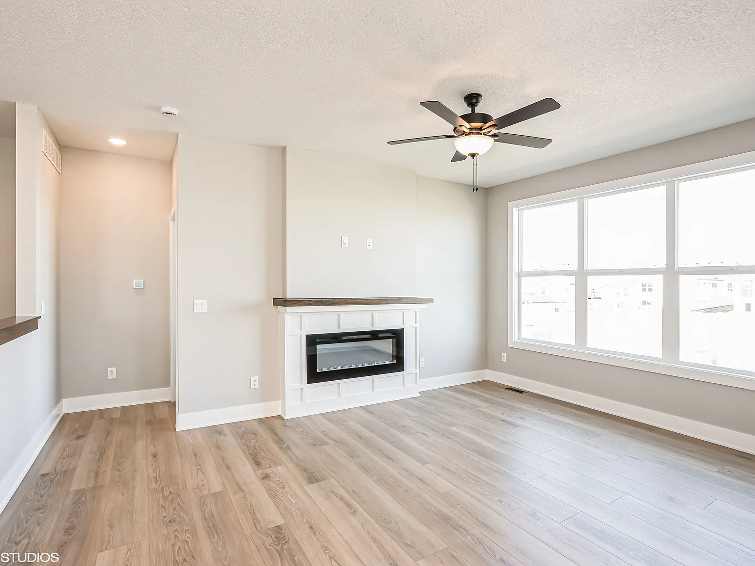 3 bed, 1339 sqft, $2,295 — Photo 3
