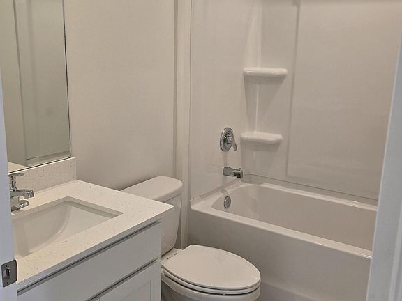3rd image of 582 SW Richmond Cir SW