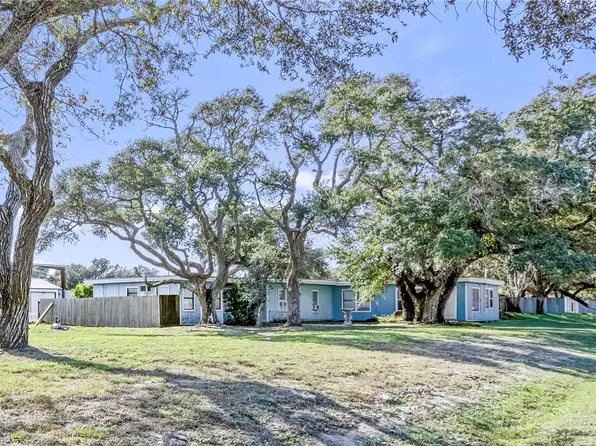 105 W James St #A-c, Rockport, TX 78382