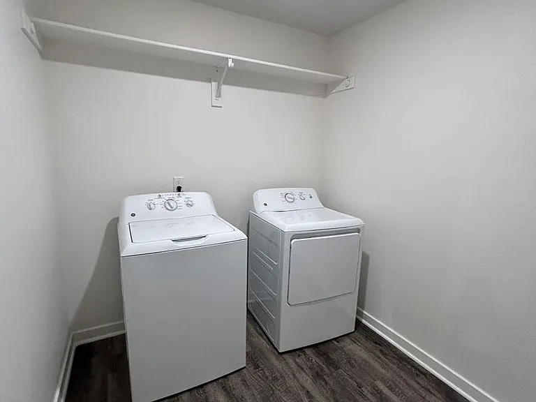 636 Hidden Springs Dr — Photo 8