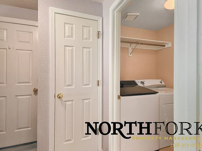 1421 S Michigan Ln — Photo 12
