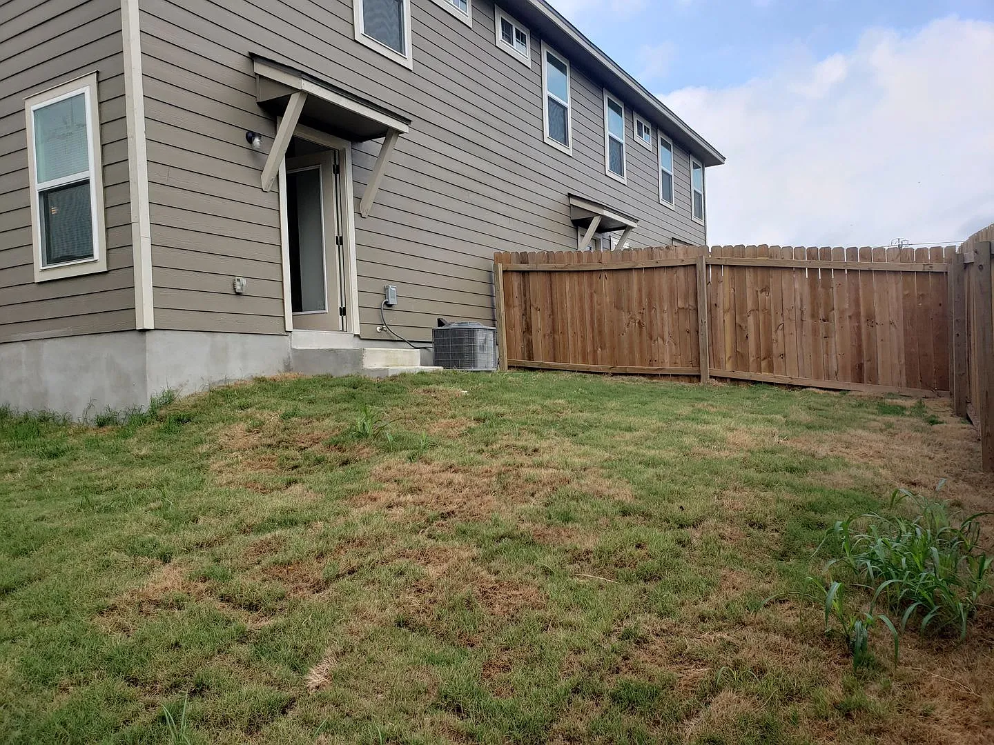 Town home for rent — Photo 1