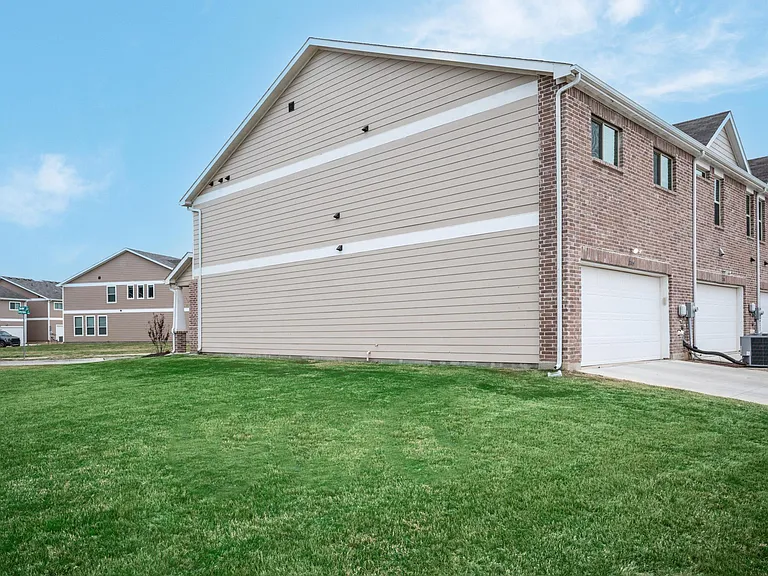 2204 Greystone Dr — Photo 24