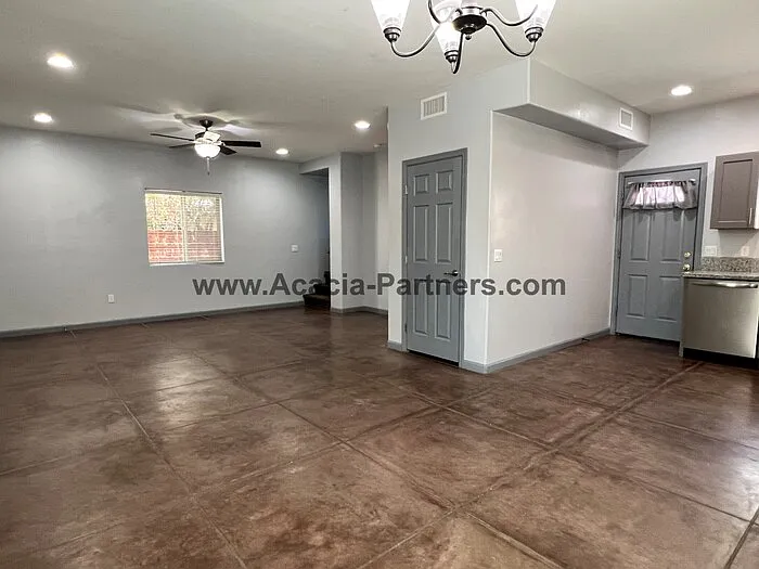 1421 N Belvedere Ave — Photo 4