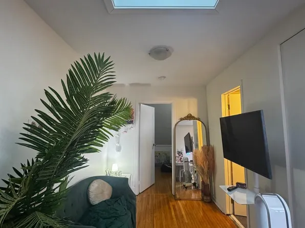 781 Saint Clair Ave W #19, Toronto, ON M6C 1B7