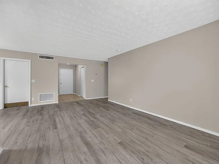 1083 Stokes St — Photo 4