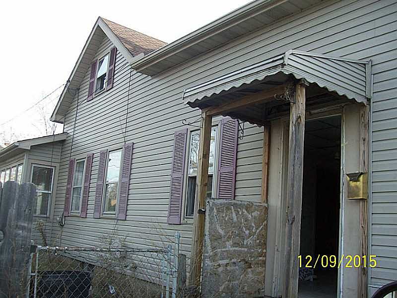 2nd image of 2904 Maple St