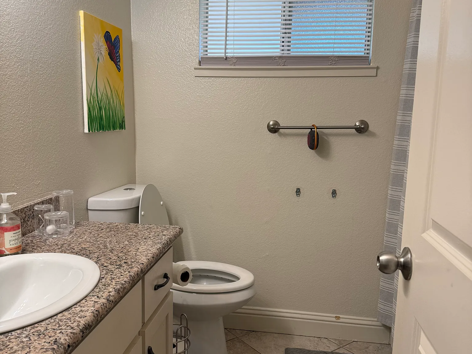 3 bed, 1366 sqft, $2,500 — Photo 2