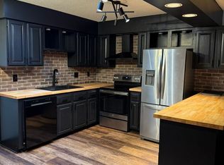 860 Monterey Dr, Shoreview, MN 55126