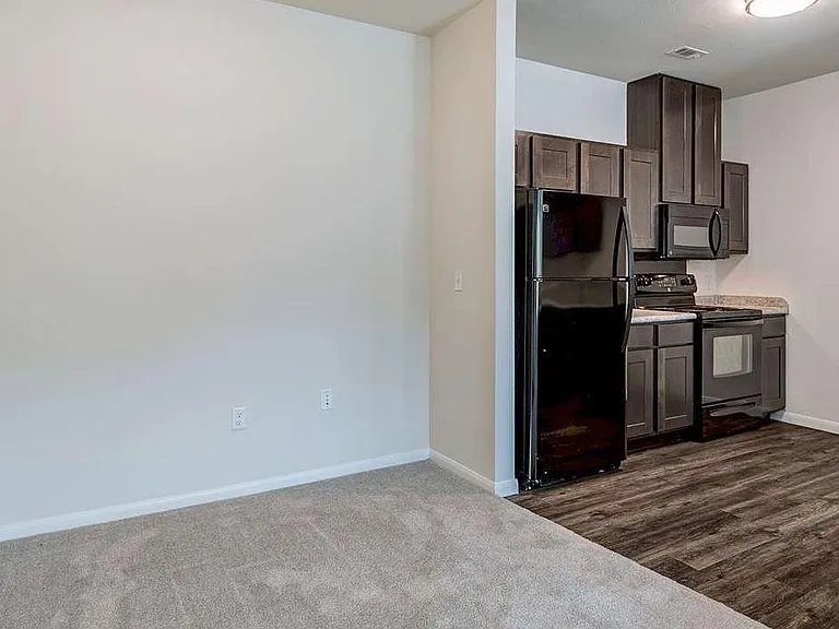 Live Oak Apartments — Photo 5