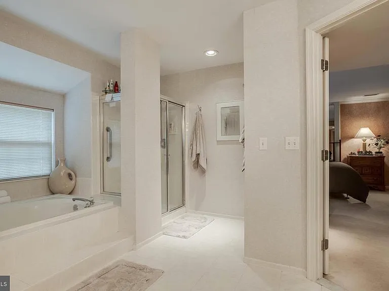 9810 Bolton Village Ct — Photo 17