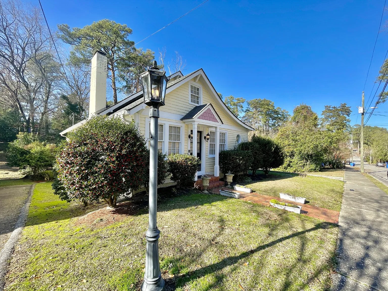 4 bed, 3.0 bath, 2800 sqft, $1,975 — Photo 2