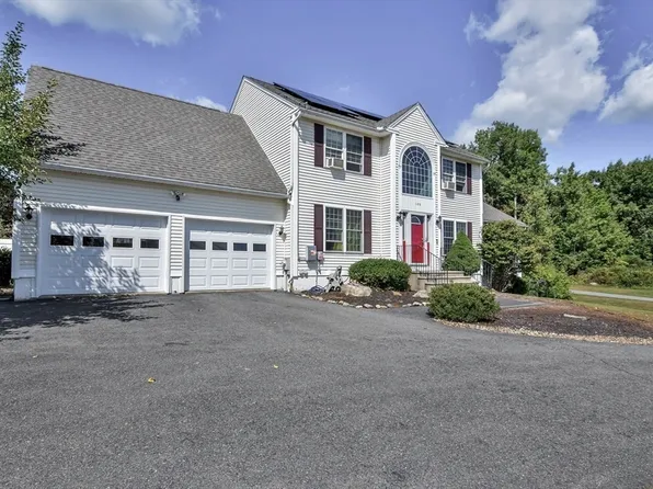 109 Macintosh Ln, Fitchburg, MA 01420