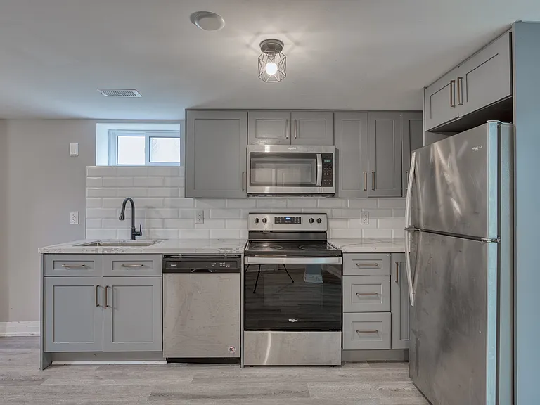 668 Frank St #A — Photo 5