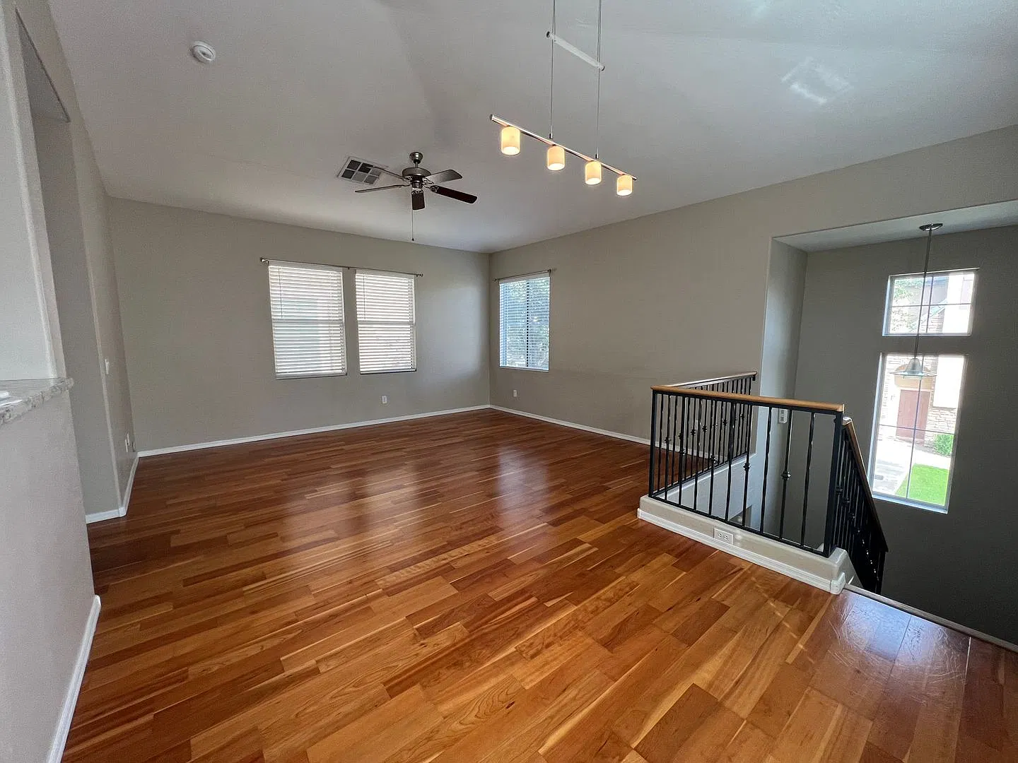 Adorable townhome in Arbor Walk, steps from downtown Gilbert — Photo 3