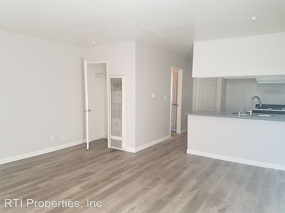 5th image of 13714 Kornblum Ave APT 13