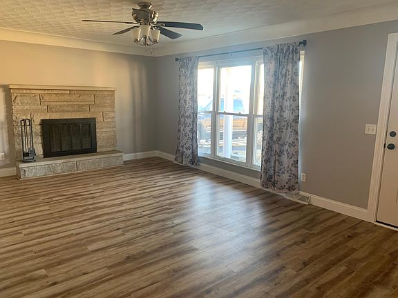 3rd image of 126 Hampton Dr