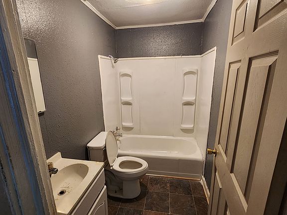 3rd image of 1427 Alma St