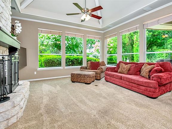 4th image of 1105 Travis Ct