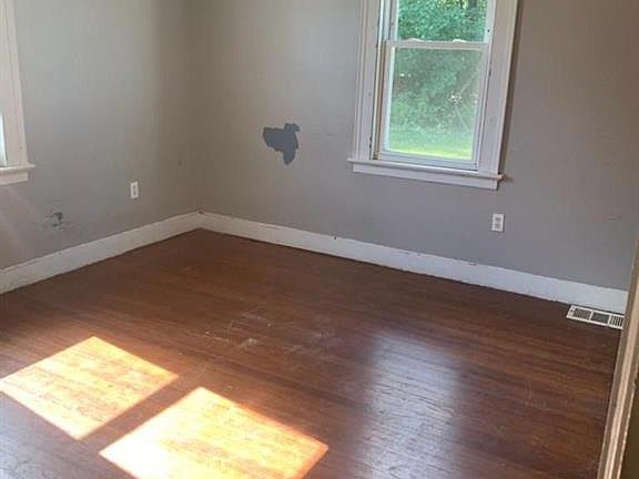 5th image of 188 McClintock St
