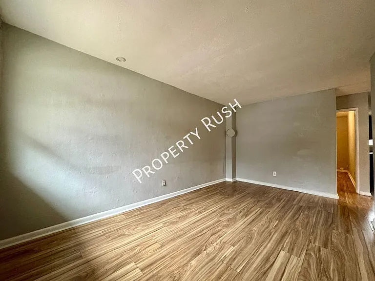 708 W 47th St #A — Photo 4