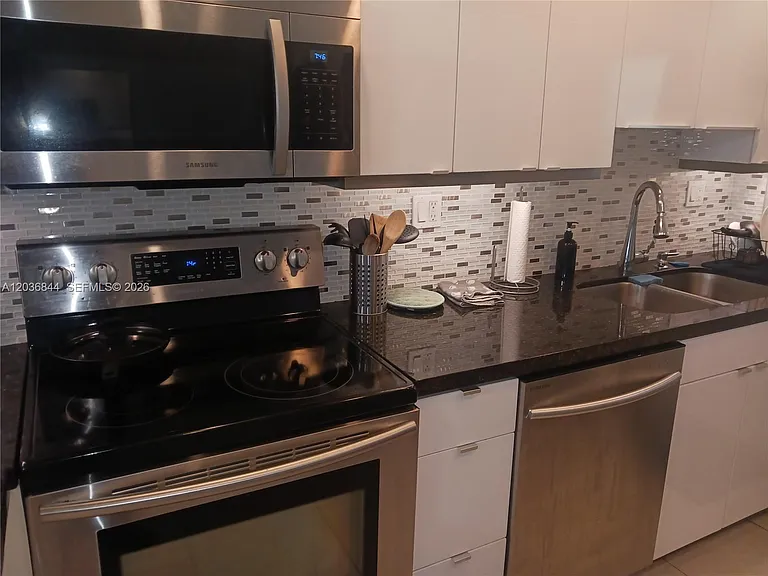 400 Golden Isles Dr #55 — Photo 6