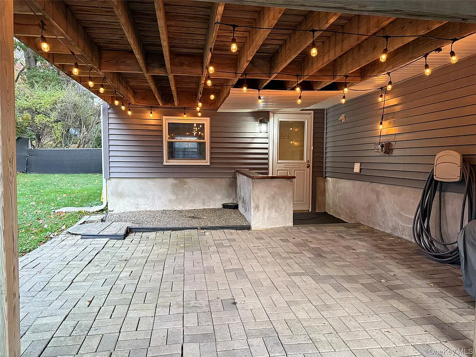 77 Elk Rd