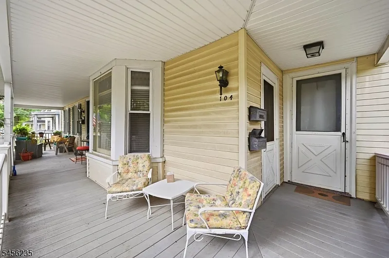 1 bed, 1.0 bath, $2,450 — Photo 2