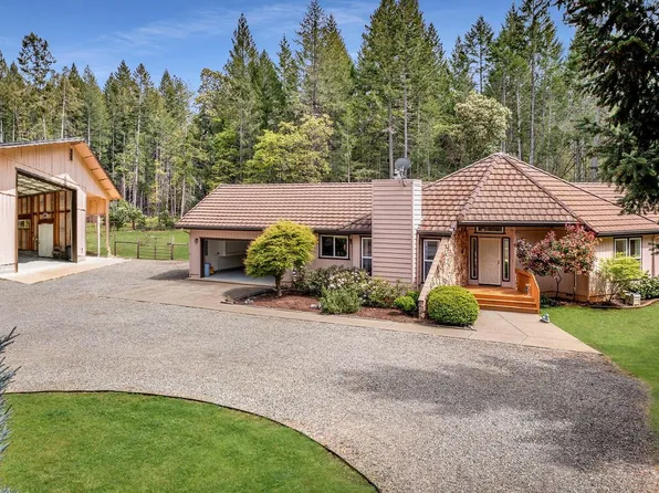 1133 Idlewild Dr, Cave Junction, OR 97523