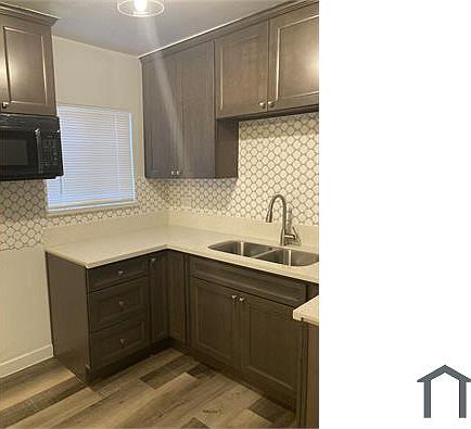5th image of 9140 S Manhattan Pl