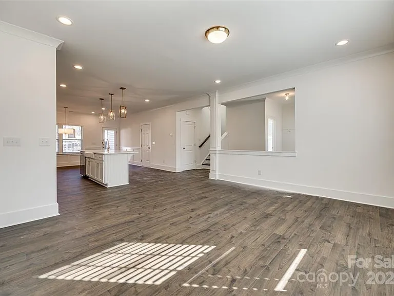 1237 Eastway Dr — Photo 13