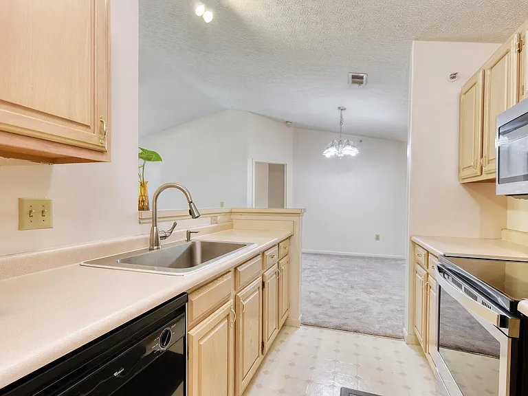 2323 Vicente Ct #309 — Photo 14