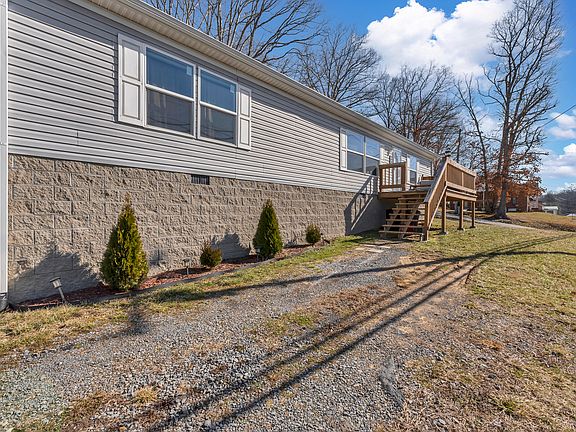 4th image of 1013 Arbuckle Rd