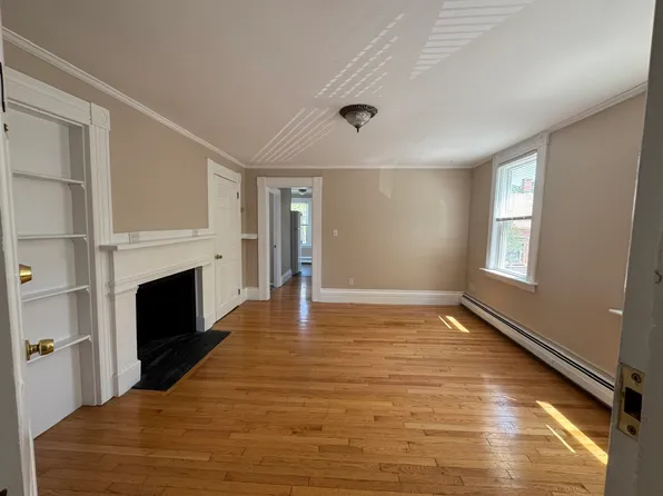 13 Thorndike St APT 2, Beverly, MA 01915