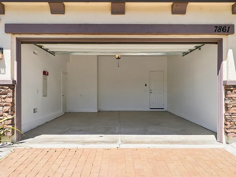 7861 Fluffy Duckling Ln — Photo 27