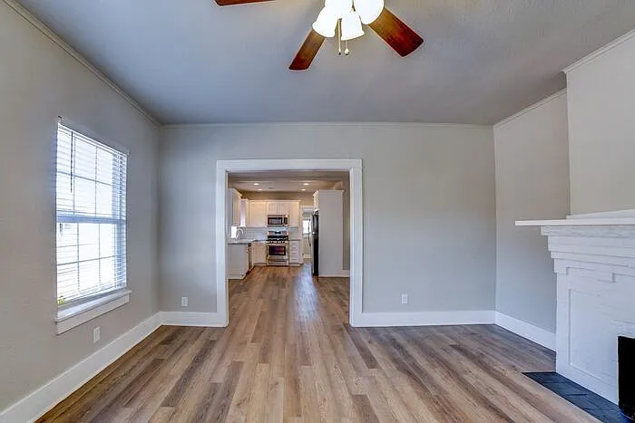 2509 E 7th St — Photo 4