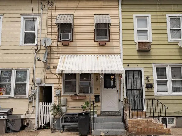 8 Elm St, Trenton, NJ 08611