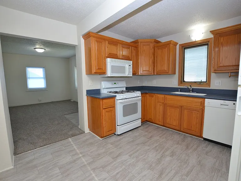 1350 Elder Ln — Photo 7