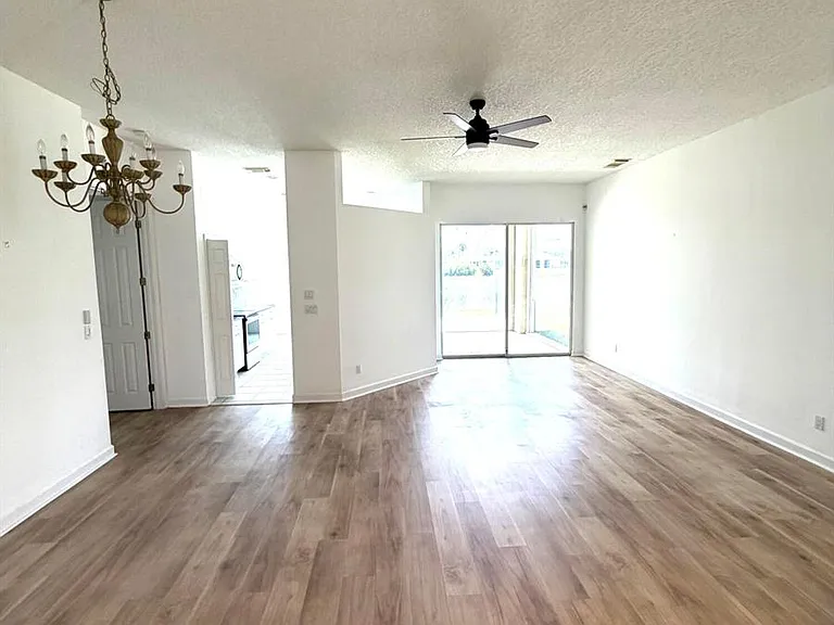 702 SW Aruba Bay — Photo 4