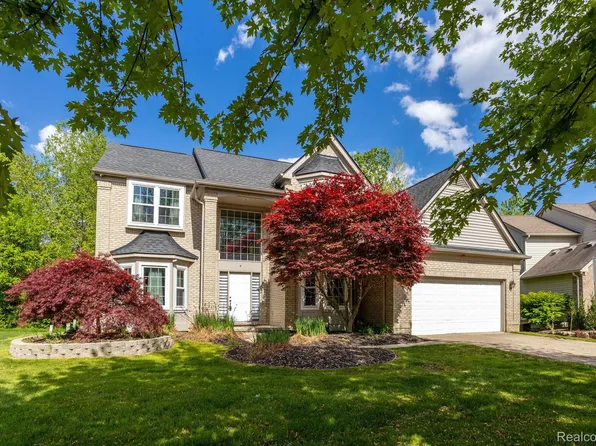 27207 Winterset Cir, Farmington Hills, MI 48334