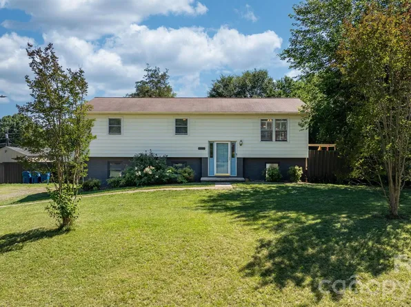 5208 W Piedmont Cir, Conover, NC 28613