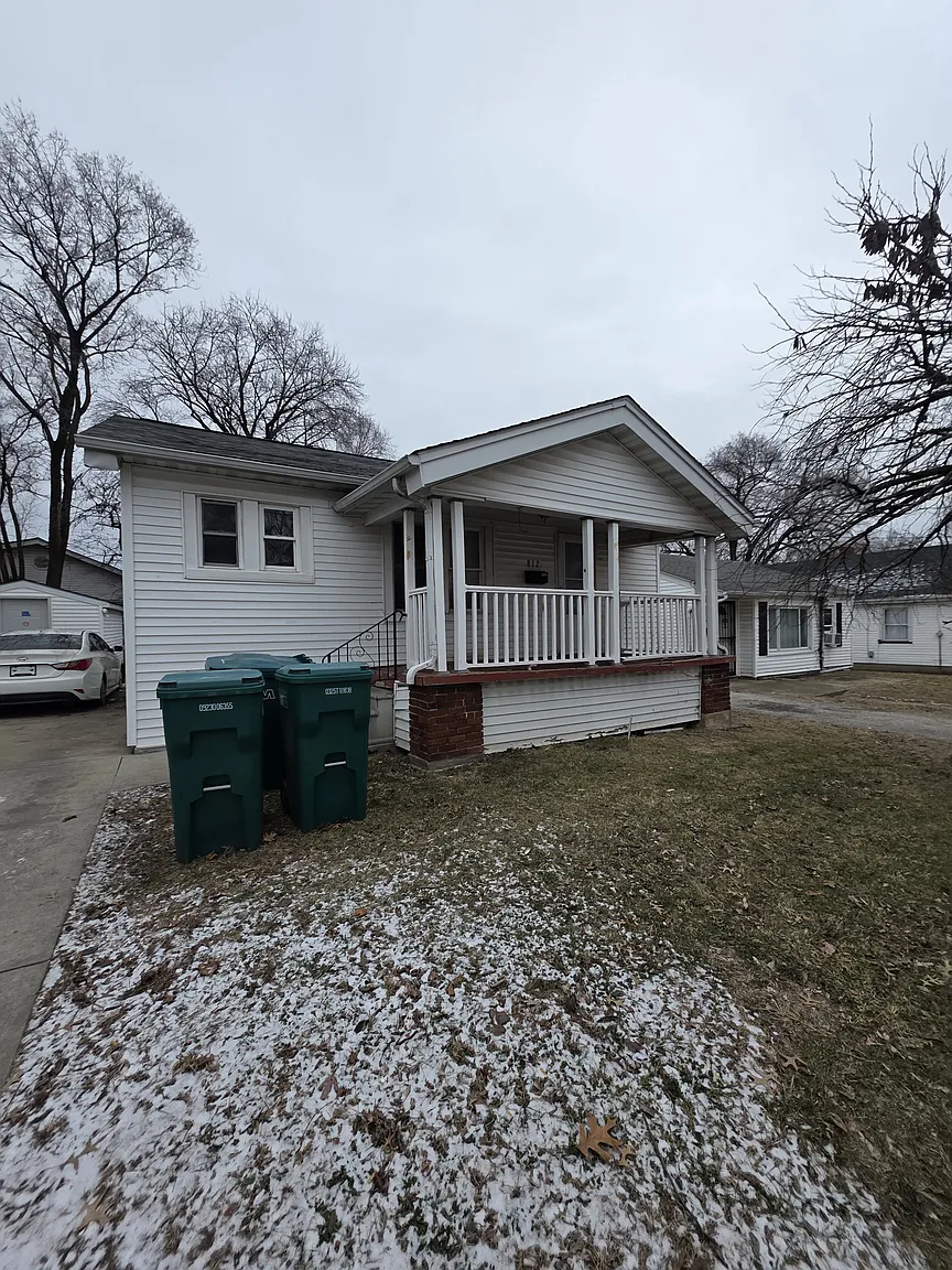 812 S Belmont Ave photo 1