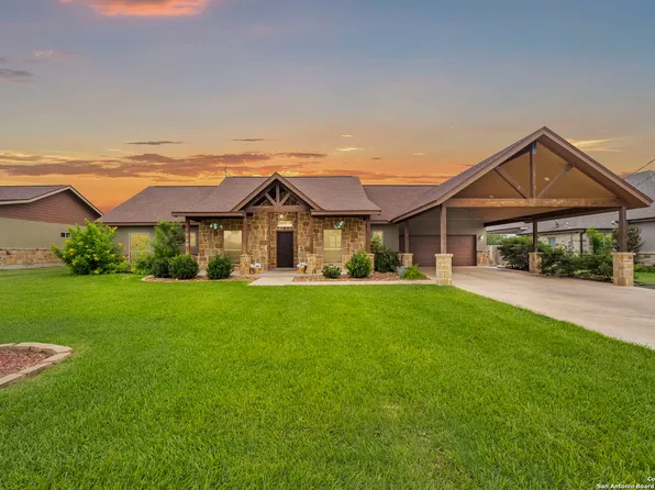 622 N Dickson, Poth, TX 78147