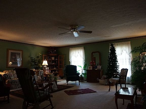 4th image of 159 Maple Ave