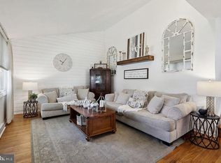 146 Cardinal Dr, Bellmawr, NJ 08031