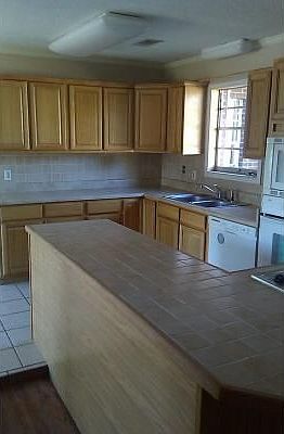 2nd image of 3706 Warwick St